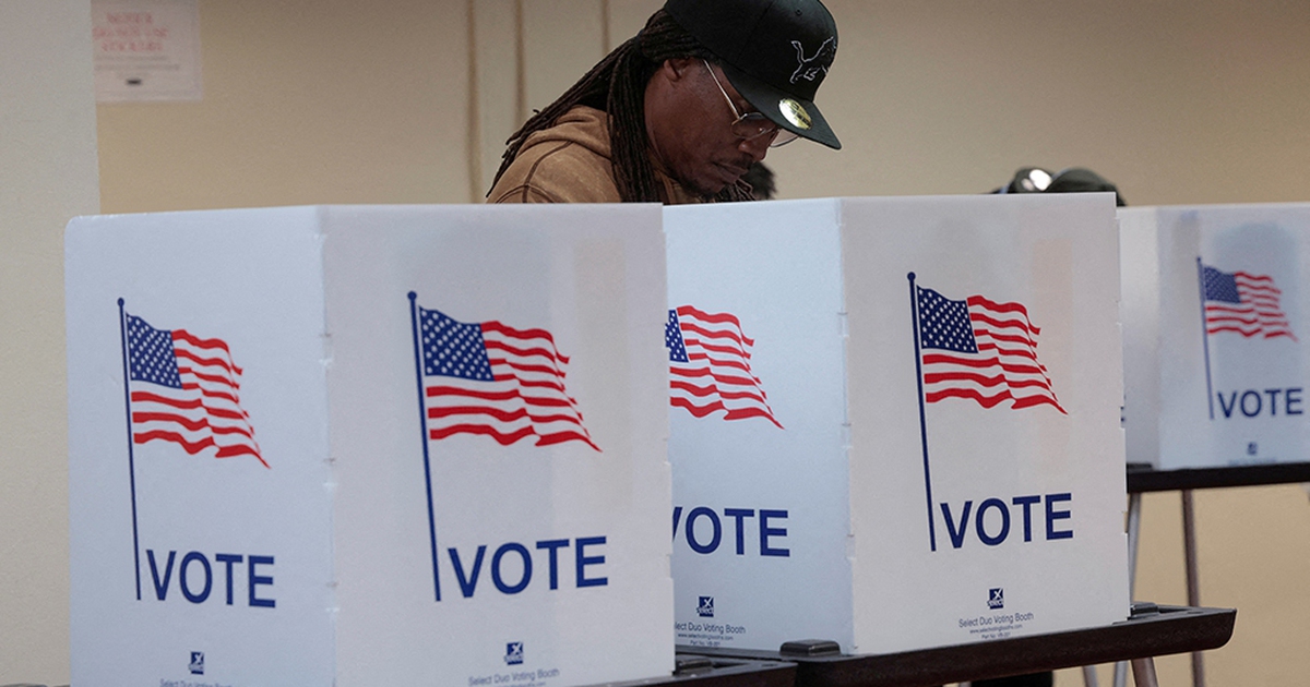 &Ocirc;ng Trump g&acirc;y sức &eacute;p đ&ograve;i cải tổ quy định bầu cử