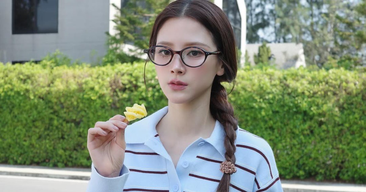 Nàng thêm tự tin khi diện áo kẻ sọc ngang trong ngày nắng