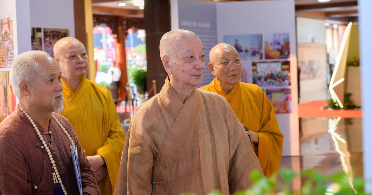Đại lão hòa thượng Thích Trí Quảng dự khai mạc triển lãm 45 năm Giáo hội Phật giáo Việt Nam