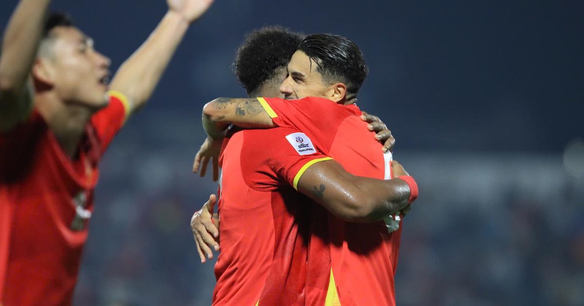 Trong đêm Thiên Trường rực sáng, Xuân Son và Hoàng Hên lại tìm thấy nhau