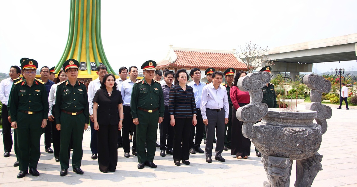 Phó thủ tướng Phạm Thị Thanh Trà dâng hương tại các địa chỉ đỏ tỉnh Quảng Trị