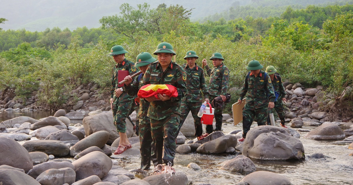 Bộ đội băng rừng vượt suối Dân Hóa, tìm thêm 1 hài cốt liệt sĩ