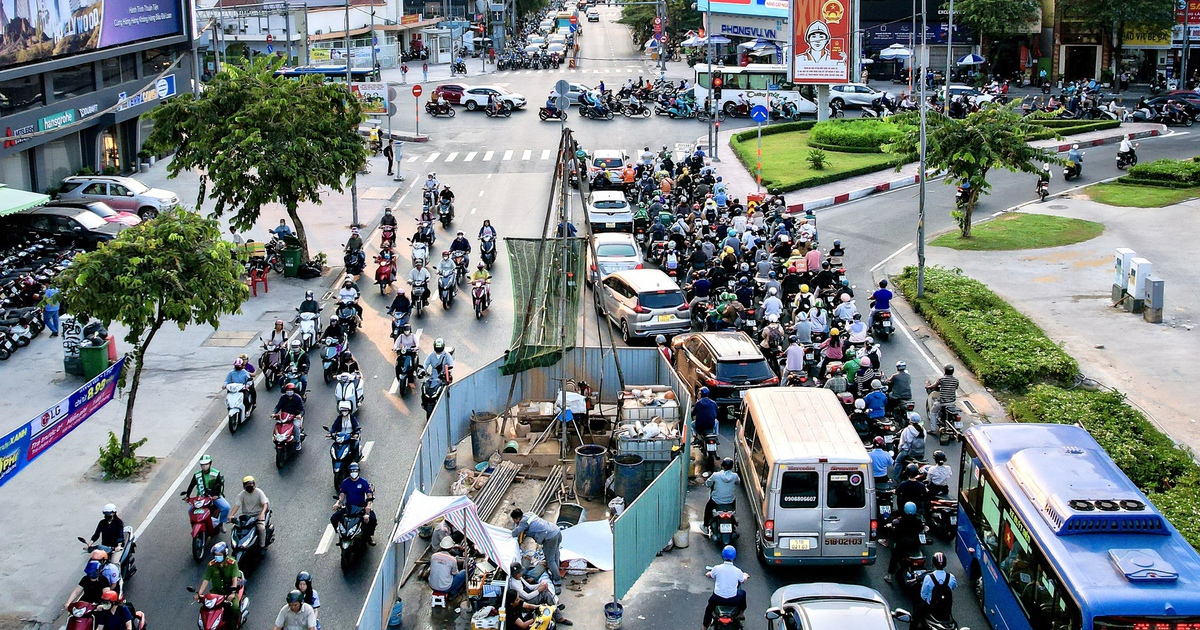 Hàng trăm điểm khoan khảo sát địa chất dọc tuyến metro số 2 tại TP.HCM