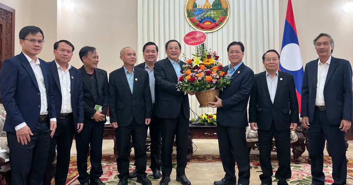 Lãnh đạo Tập đoàn Công nghiệp Cao su Việt Nam thăm, chúc tết Bunpimay tại Lào