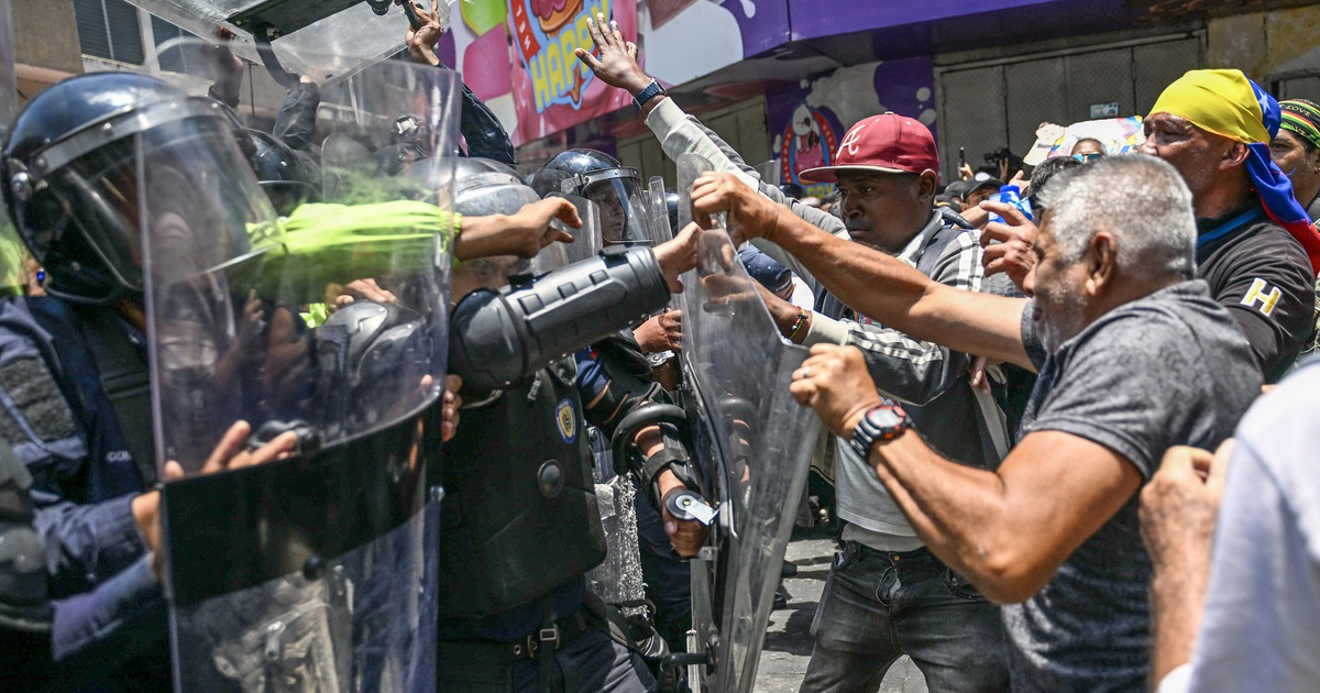 2.000 người Venezuela biểu tình đòi tăng lương