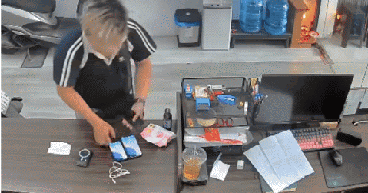 TP.HCM: Giả vờ chuộc đồ, thanh niên giật 2 điện thoại tẩu thoát