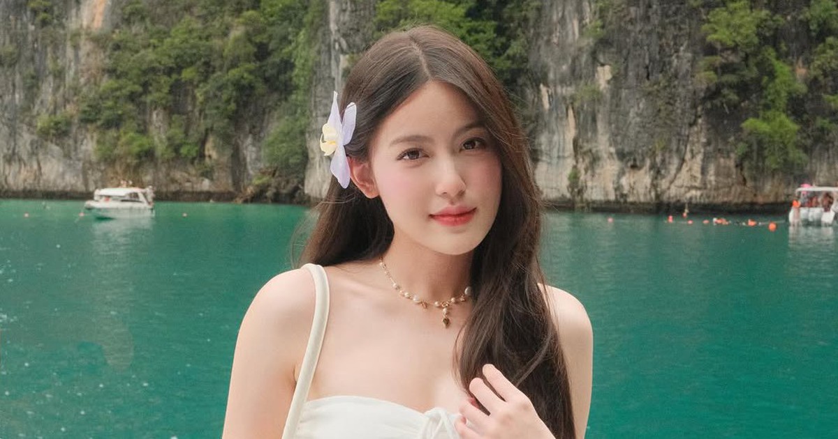 Nâng tầm thần thái với set áo váy tone sur tone sành điệu