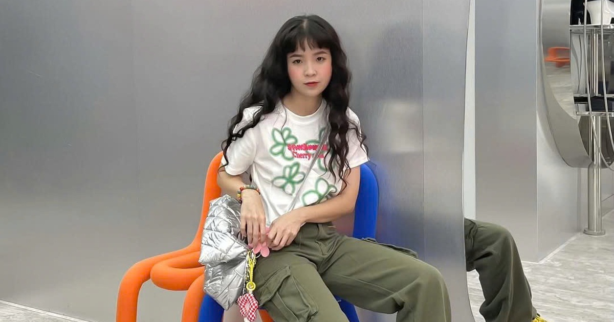 Tôn vòng eo thon gọn nhờ bộ đôi áo baby tee và quần ống rộng