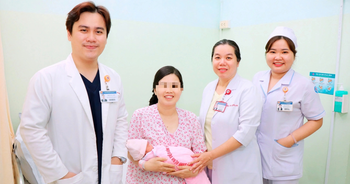 Sản phụ 35 tuần trải qua 4 lần mổ, vừa bắt con vừa bóc u xơ khủng