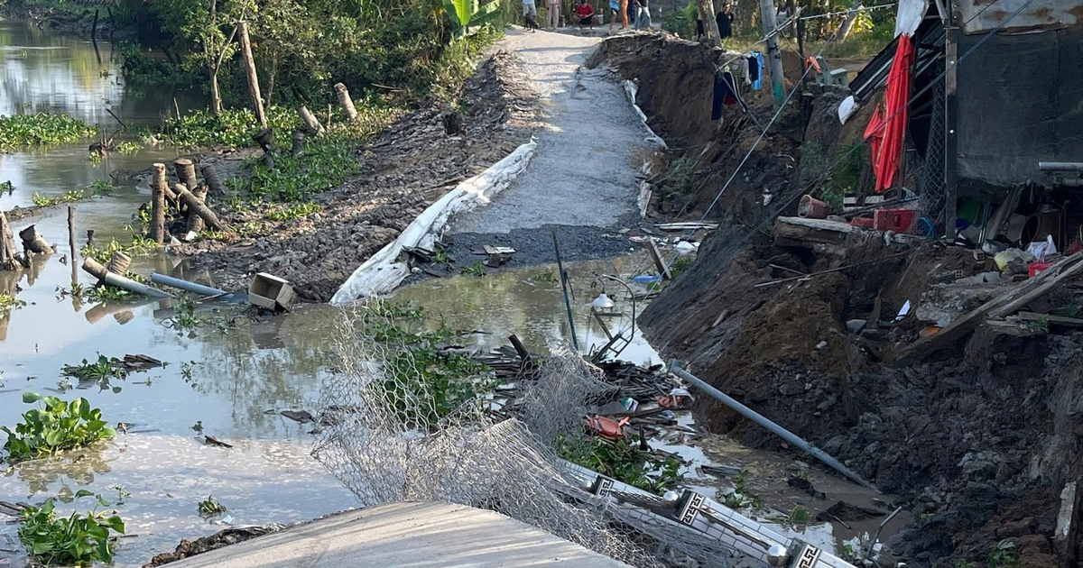 Sạt lở "nuốt chửng" đường dân sinh, nhiều hộ dân di dời khẩn cấp