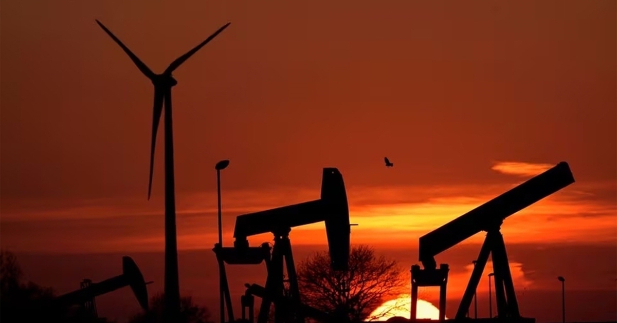 Giá xăng dầu hôm nay 13.4.2026: Thế giới tăng mạnh, trong nước duy trì mức thấp