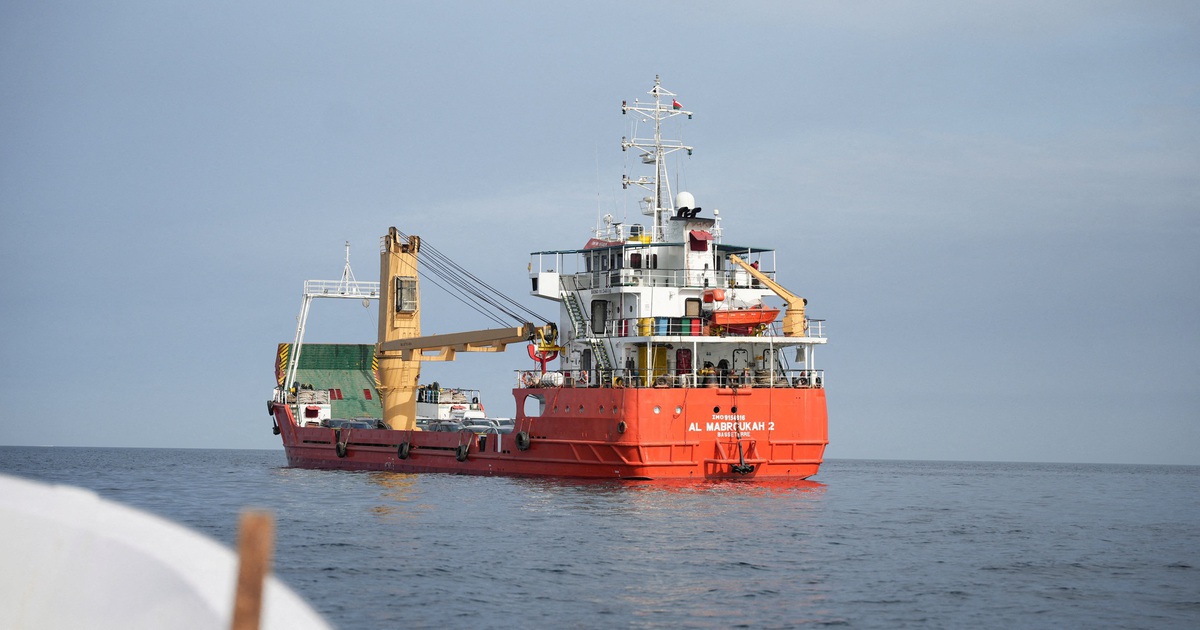 Tàu thuyền 'né' eo biển Hormuz sau tuyên bố phong tỏa của Mỹ