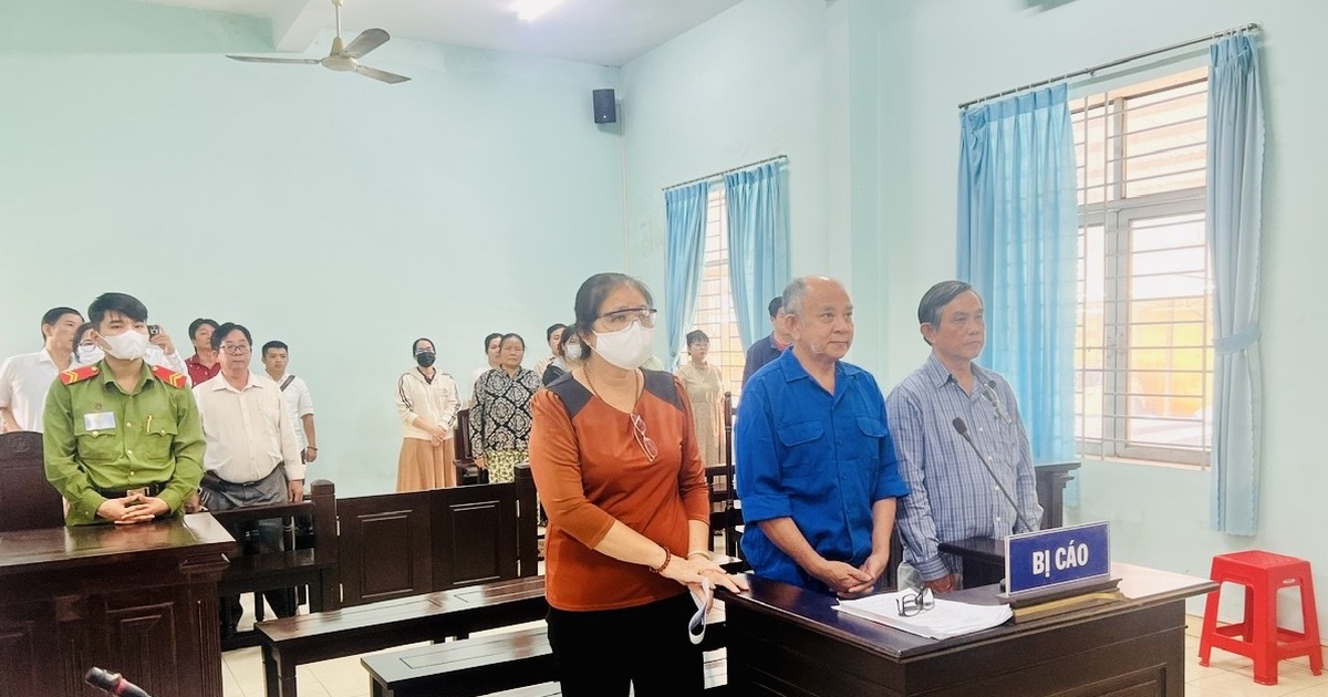 Tuyên án vụ "không chấp hành án dân sự, bị truy tố ra tòa"