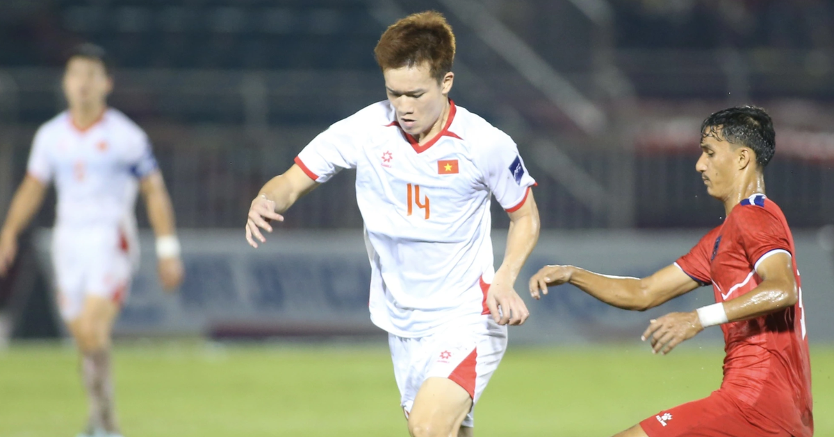 HLV Vũ Tiến Thành dùng từ ‘mạo hiểm’ khi nhắc đến Hoàng Đức, tiết lộ bất ngờ về sao trẻ Văn Thuận