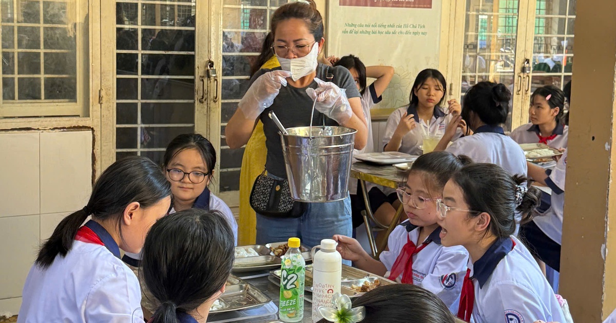 Một trường THCS ra thông báo khẩn, dừng ăn bán trú, liên quan Trường Bình Quới Tây