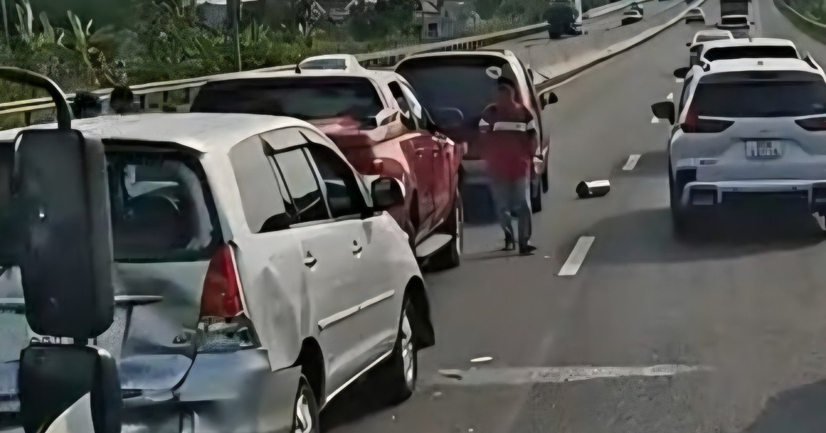 Tai nạn liên hoàn, 5 ô tô "dính chùm" trên cao tốc TP.HCM - Trung Lương