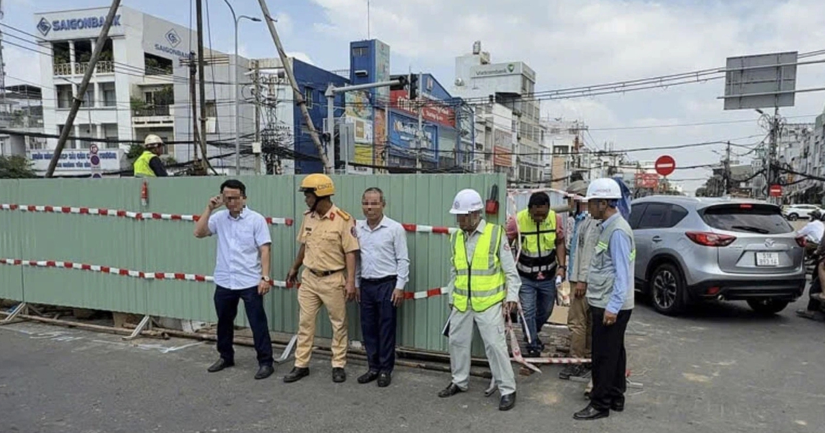 CSGT phạt đơn vị thi công metro gây cản trở giao thông tại ngã tư Bảy Hiền