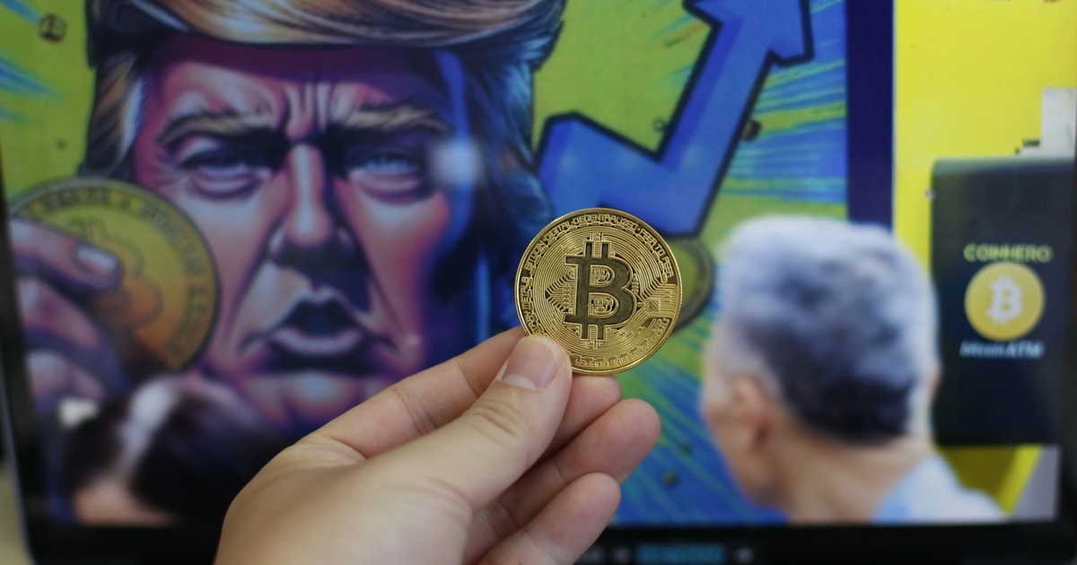 Giá Bitcoin hôm nay 13.4.2026: BTC sập sau tin Mỹ phong tỏa eo biển Hormuz