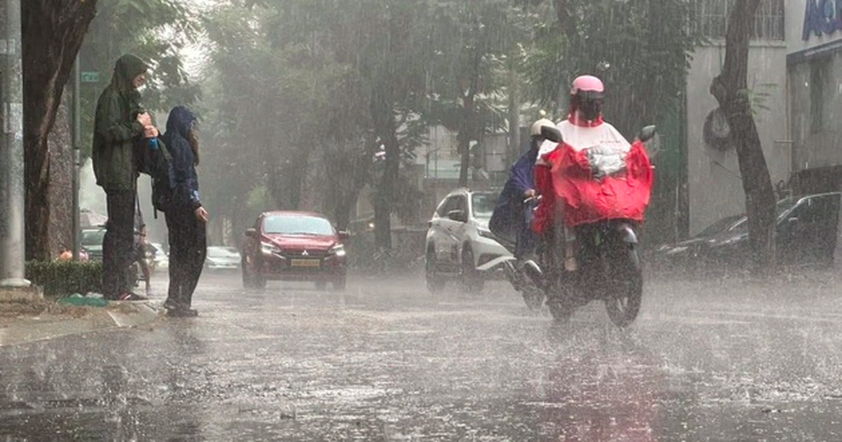 Miền Bắc, miền Trung sắp có mưa giông "giải nhiệt" sau đợt nắng nóng 41 độ