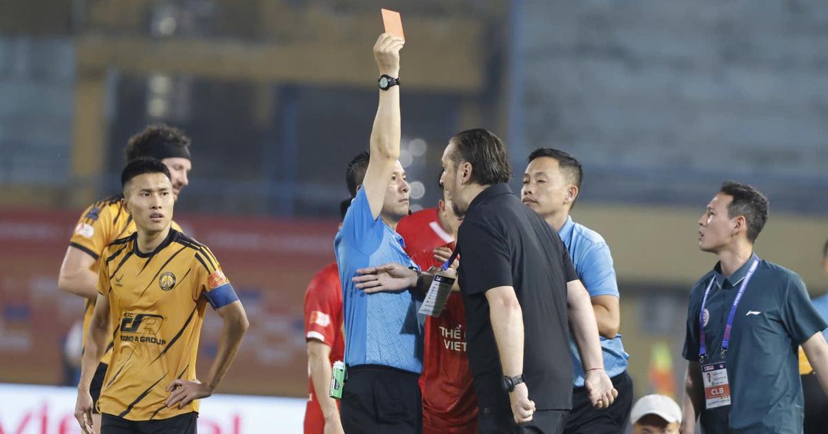 Nóng: HLV Popov bị cấm chỉ đạo 4 trận, phạt 20 triệu đồng vì phản ứng quá khích