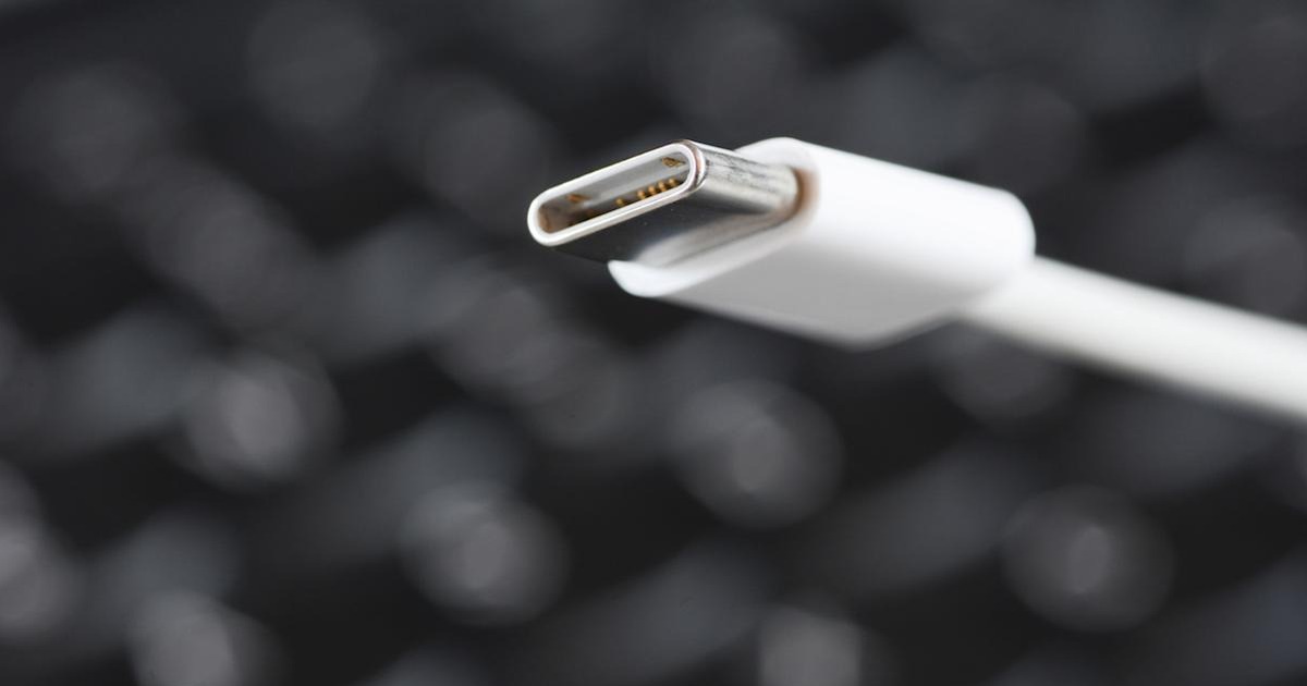Tại sao cùng một sợi cáp USB-C mà máy này sạc nhanh, máy kia lại không?