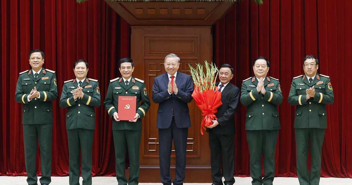 Công bố các quyết định của Bộ Chính trị về công tác cán bộ