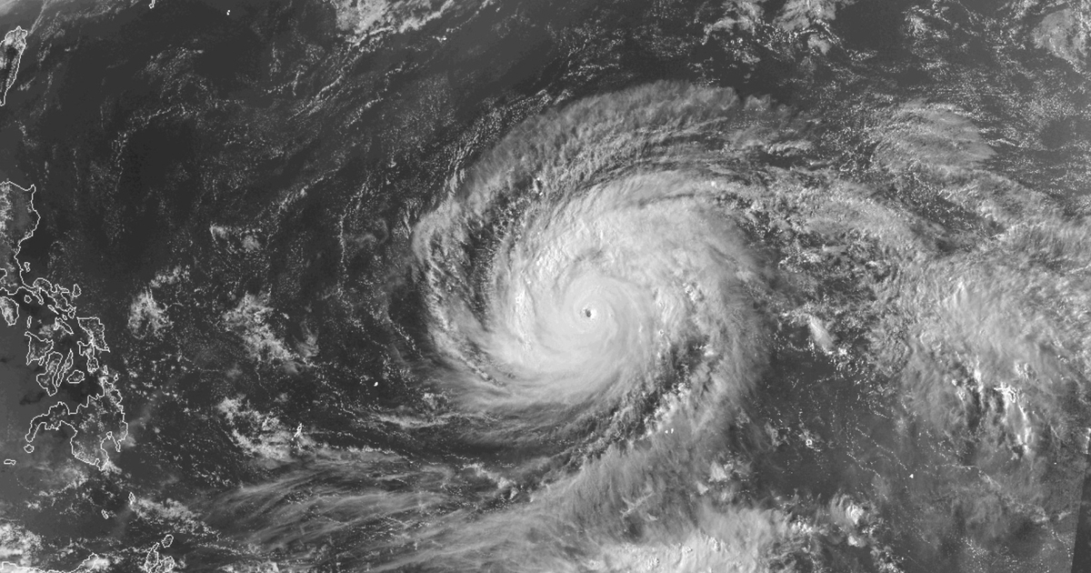 Siêu bão mạnh nhất năm áp sát lãnh thổ Mỹ