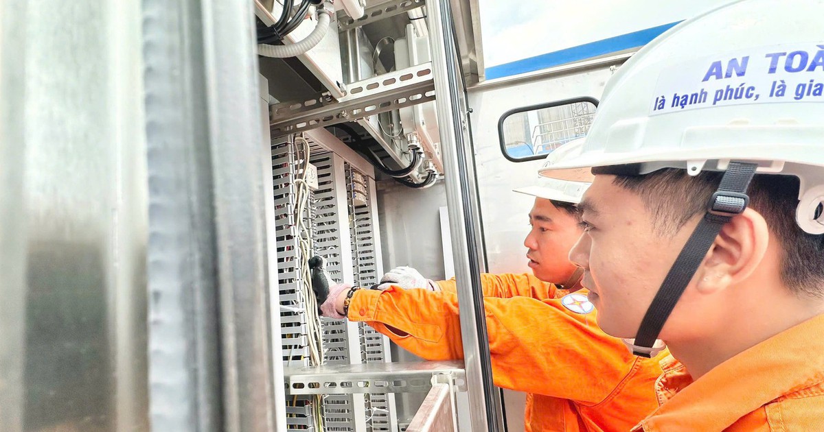 Chiếc đèn treo ngược và nỗi sợ 'hút người' của bà