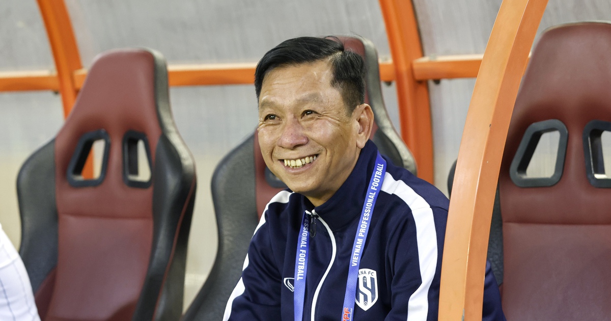 Vì sao HLV Văn Sỹ Sơn chọn cột mốc 28 điểm để SLNA trụ hạng?