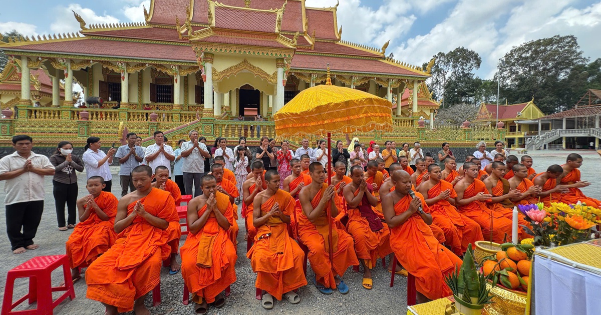 Rộn ràng tiếng kinh cầu bình an ngày Tết Chôl Chnăm Thmây