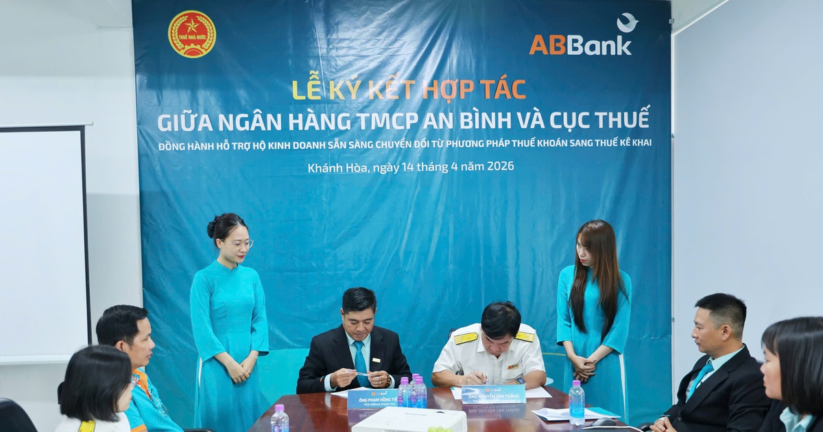 Cục Thuế và ABBANK cụm Khánh Hòa hỗ trợ hộ kinh doanh kê khai thuế điện tử