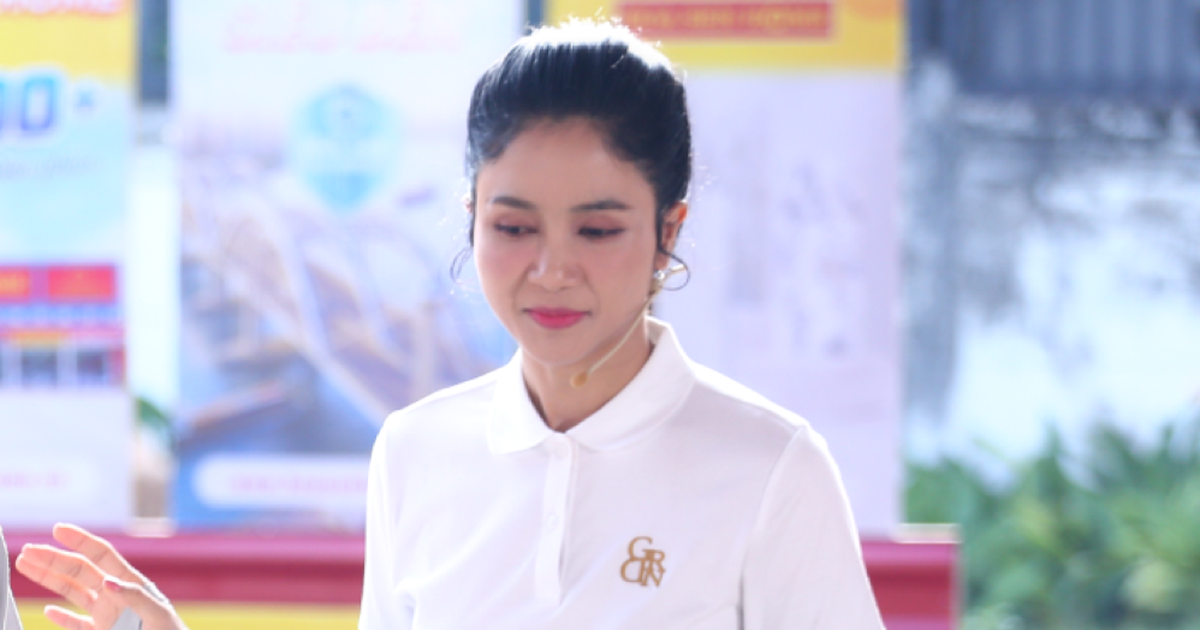 Ca sĩ bolero khóc nghẹn trên sóng truyền hình