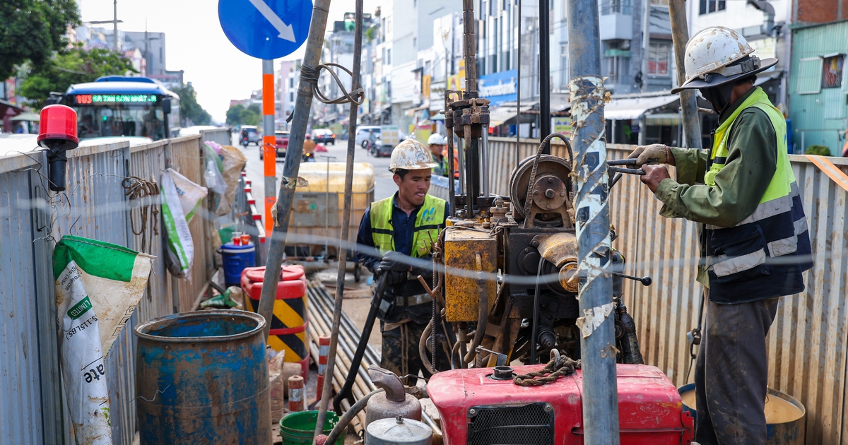 Thi công ga ngầm metro số 2 đường Cách Mạng Tháng 8: Đi sao tránh kẹt xe?