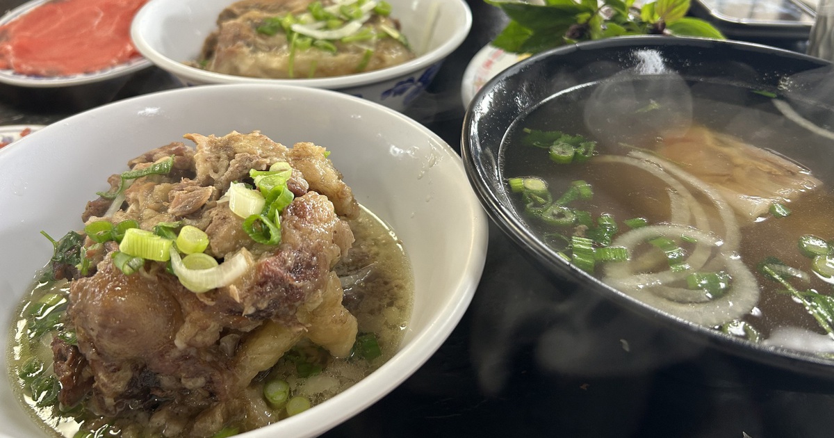 'Ăn phở thì chỉ có Phở 79': Quán ăn gia đình Việt ở Mỹ giành 'Oscar ẩm thực'