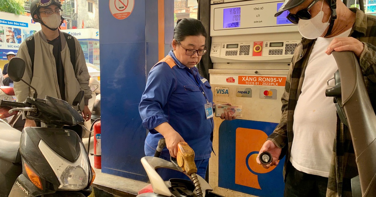 Giá xăng dầu hôm nay 16.4: Dầu diesel giảm thêm gần 2.000 đồng/lít