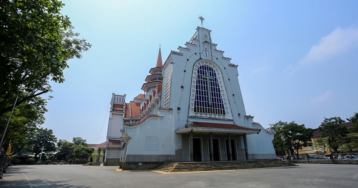 Nhà thờ Dòng Chúa Cứu Thế: Kiệt tác kiến trúc Đông - Tây hòa quyện