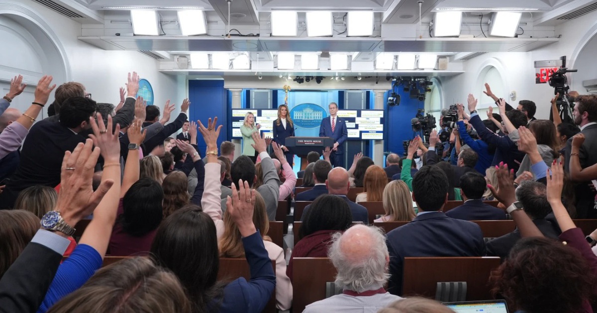 Mỹ 'thả bom kinh tế' vào Iran