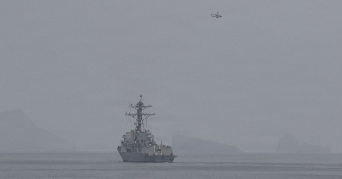 Mỹ áp thêm cấm vận, Iran dọa đánh chìm tàu Mỹ ở eo biển Hormuz