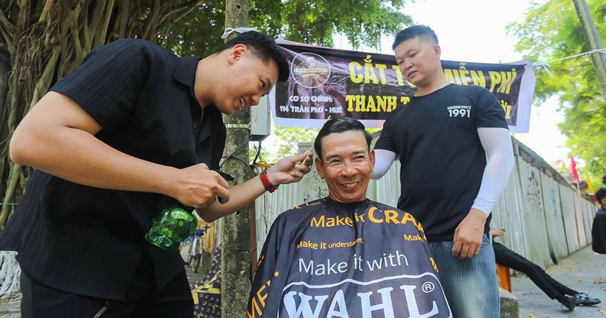 Tiệm tóc 'thanh toán bằng nụ cười' ở cố đô Huế