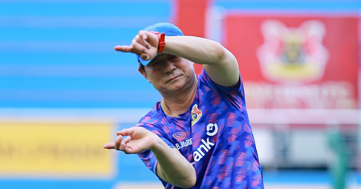 Trợ lý cũ của HLV Park Hang-seo xuất hiện ở CLB Ninh Bình, ông Vũ Tiến Thành đi đâu?