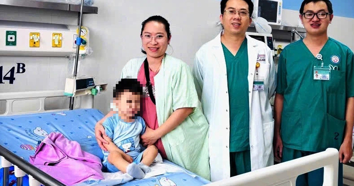 Bé 2 tuổi ngộ độc hóa chất từ đồ dùng học tập, phải lọc máu cứu sống