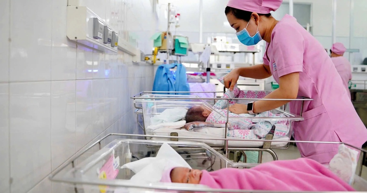 Báo động mức sinh thấp ở TP.HCM: Ngành y tế nêu giải pháp