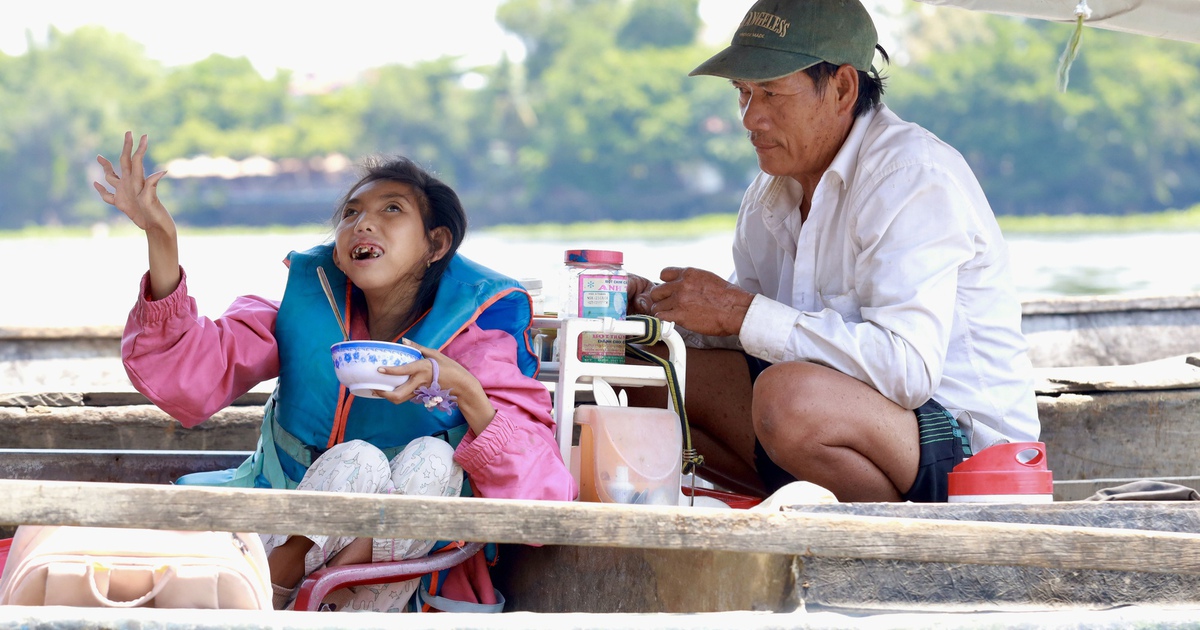 TP.HCM nhìn từ sông Sài Gòn: Tiếng cười của đứa con không bao giờ nói