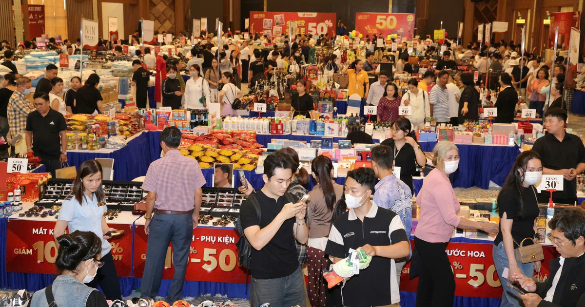 Cần Thơ bán hàng hiệu với nhiều 'ưu đãi' trong dịp lễ 30.4 và 1.5