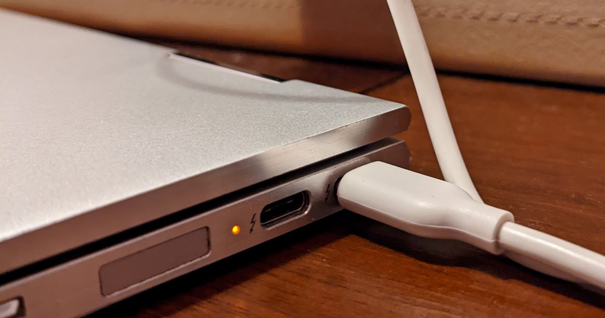 Sai lầm phổ biến khi sạc laptop khiến tuổi thọ pin giảm mạnh