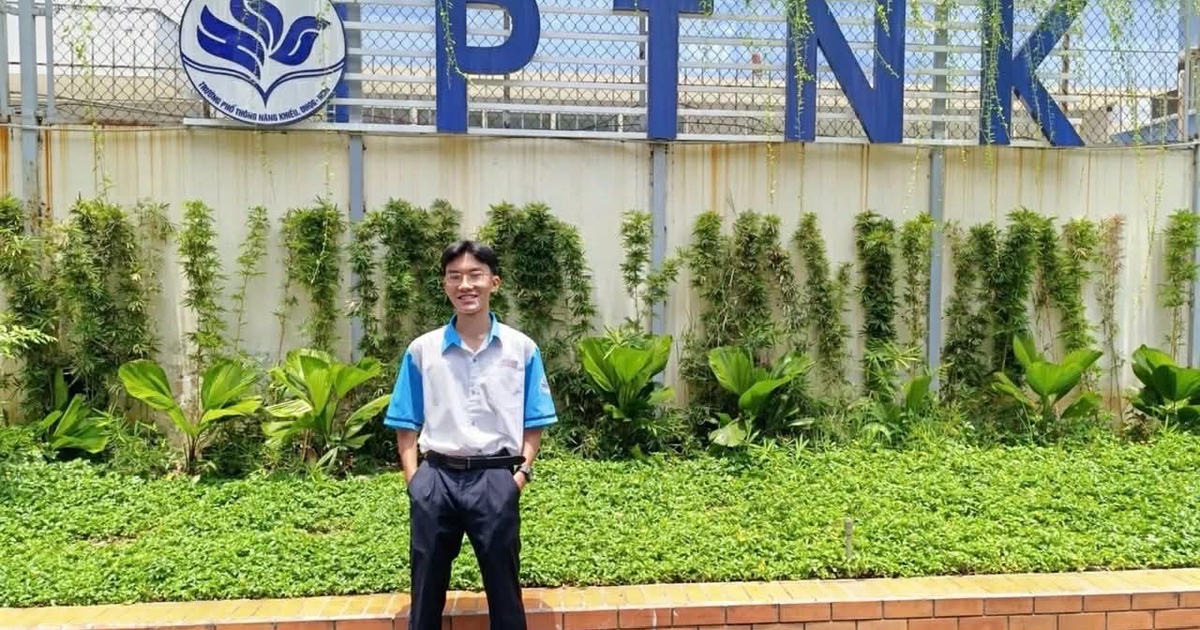 Thủ khoa 1.098 điểm thi năng lực: 'Không dừng quá 2 phút ở một câu hỏi'