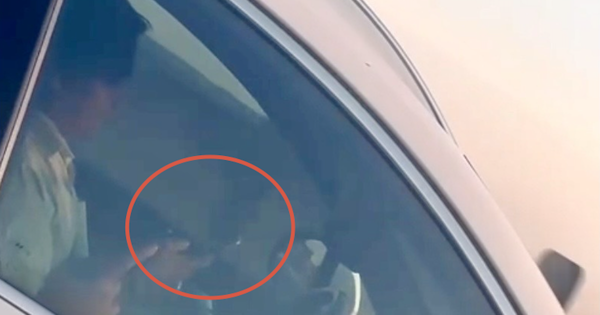 CSGT hóa trang trên cao tốc: Tài xế vừa dùng điện thoại đã bị ghi hình