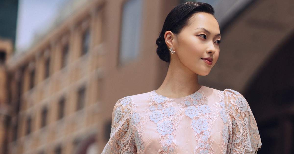 Sức hút nhẹ nhàng nhưng sang trọng từ váy ren
