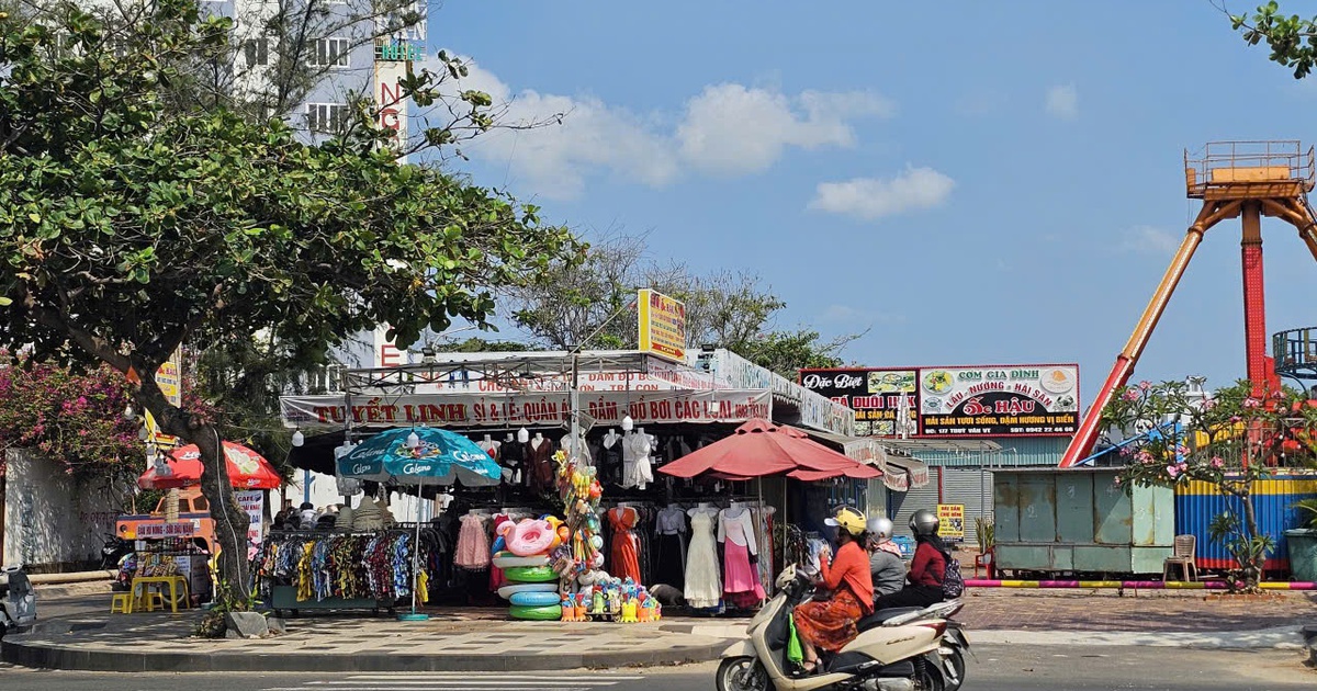 Công ty giải trí xây dựng hàng loạt ki ốt, quán ăn trái phép ở Bãi Sau