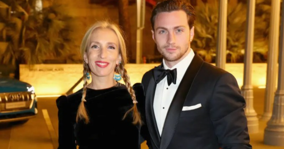 Đạo diễn '50 sắc thái' và chồng kém 23 tuổi sau 14 năm kết hôn